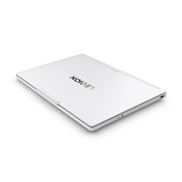 Lenovo Legion 5 15IAX11 Intel Core Ultra 7 251HX L vorn rechts
